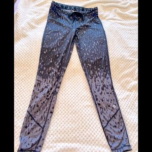 Roxy black to gray design fitness leggings xs